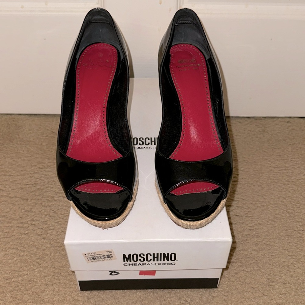 Moschino cheap and chick pumps in black